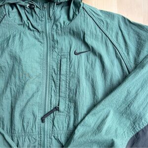 Nike Men's Forest Green Windbreaker